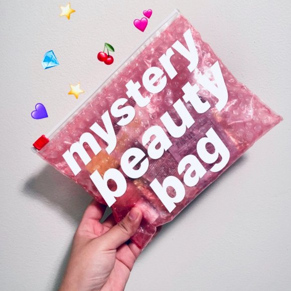 💅🏻 $90+ value + 6 FREE GIFTS MYSTERY❓BEAUTY BAG BOX () Choose Your Category! - Picture 2 of 2